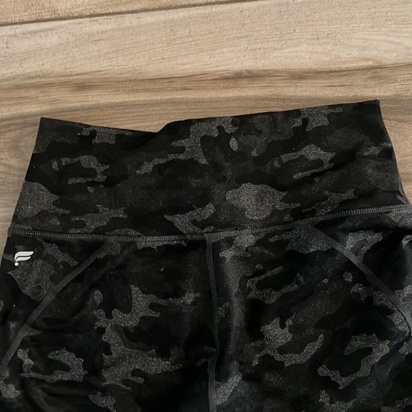 Fabletics camouflage Powerhold leggings - Picture 6 of 6